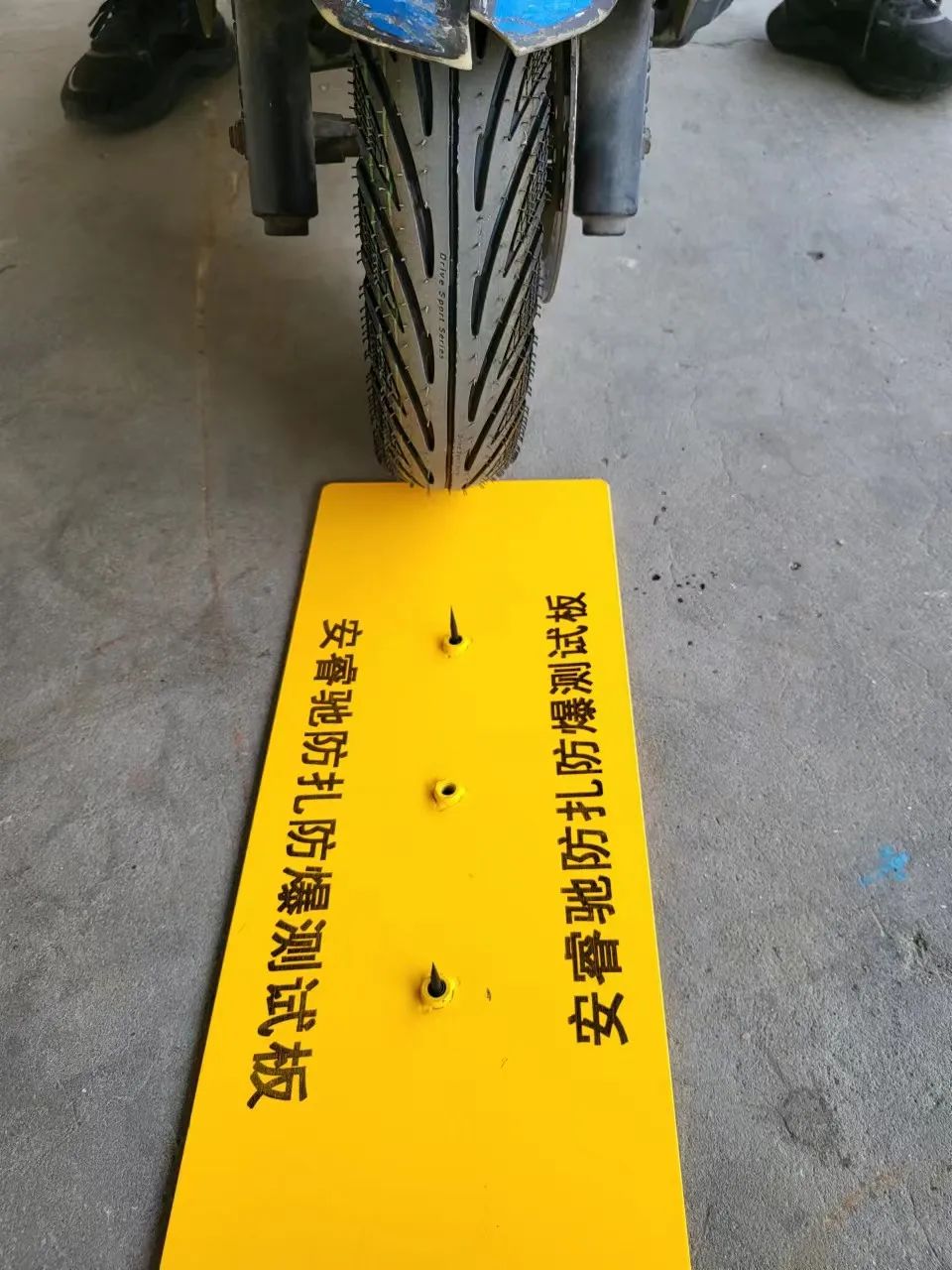 1b95cfab1ae58541cb72296944c267d.jpg ZETA tire,puncture-resistant tires , puncture-resistant and explosion-proof tires , self-repairing tires , safety tires