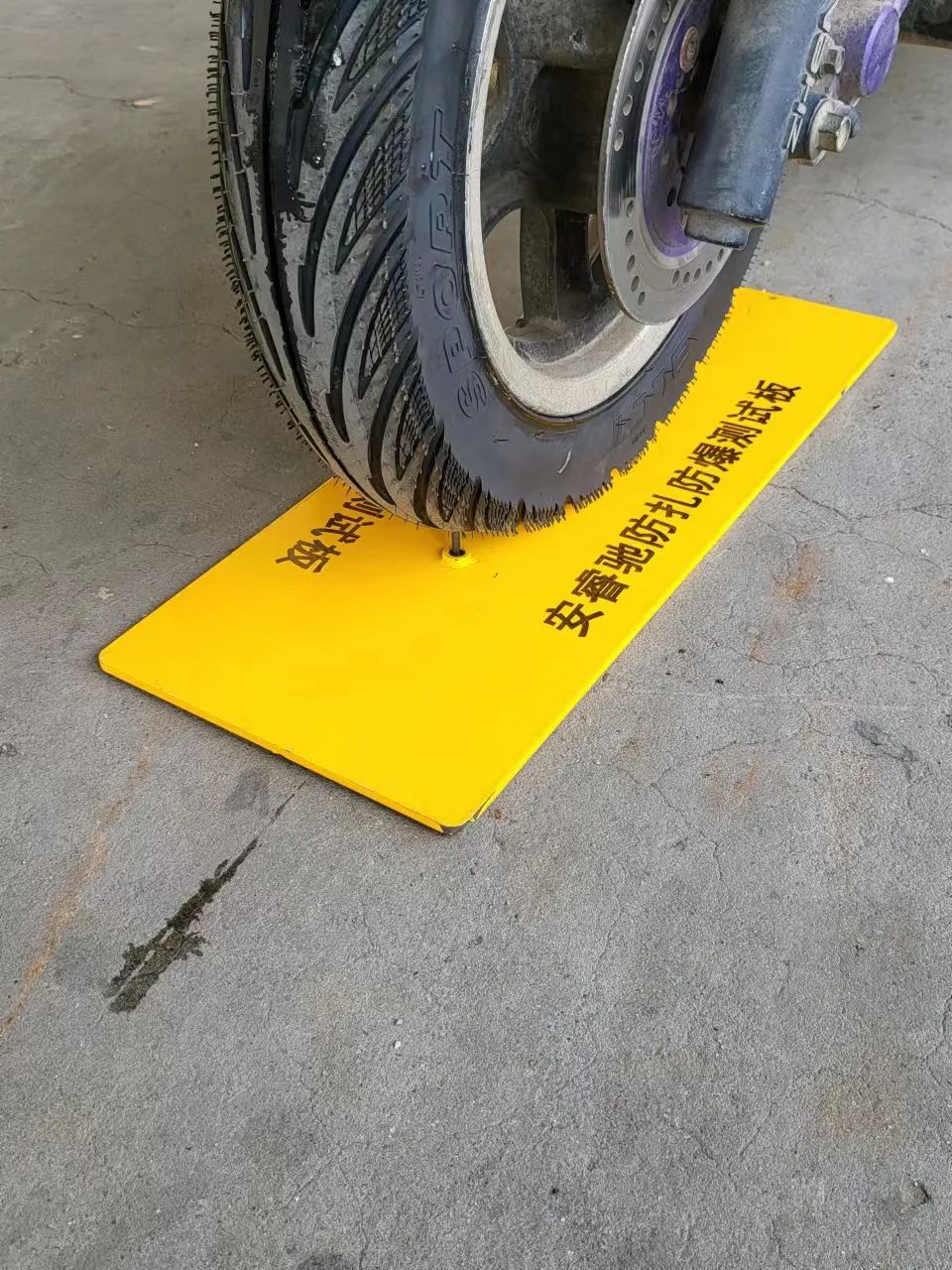 e6b1408d057539e4144f895bd132308.jpg ZETA tire,puncture-resistant tires , puncture-resistant and explosion-proof tires , self-repairing tires , safety tires