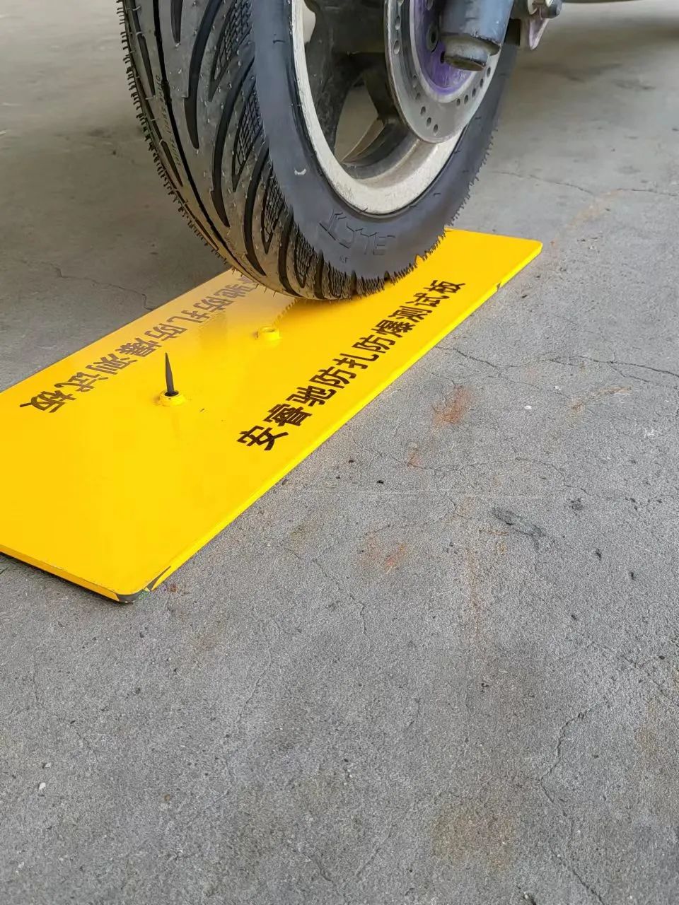 ecd66fe6f8193ffc8480bcbc91db4b6.jpg ZETA tire,puncture-resistant tires , puncture-resistant and explosion-proof tires , self-repairing tires , safety tires